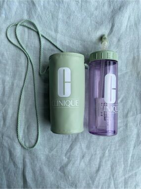 RARE NWOT Clinique water bottle and carry bag case holder
